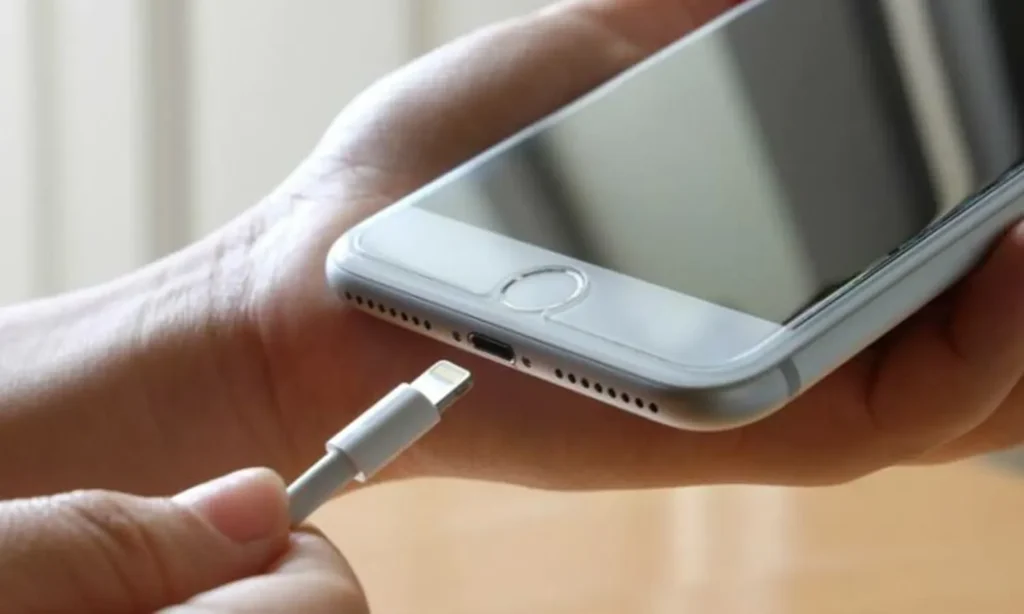 Se a saúde da bateria do seu iPhone está diminuindo cada vez mais, este post é pra você!